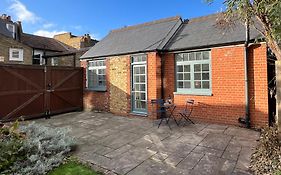 Forge Cottage - Pretty 1 Bedroom Cottage With Free Off Street Parking